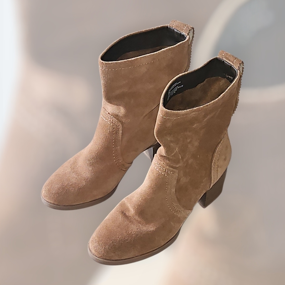 White Mountain Behari Suede Boots Womens 8M